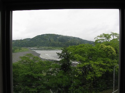 道の駅トイレから見える富士川