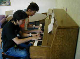 piano1.JPG (19005 oCg)