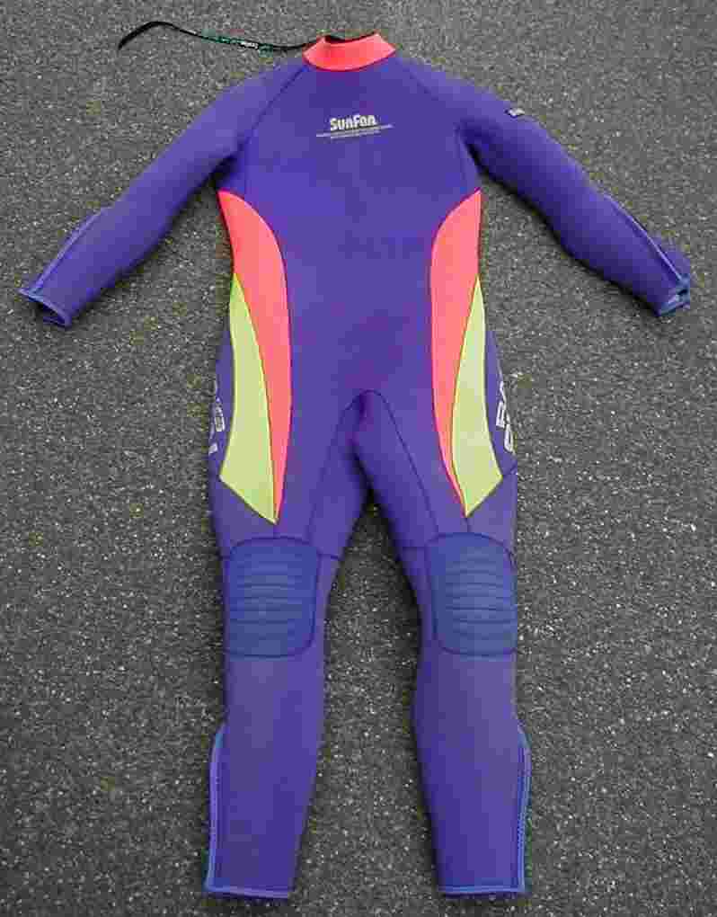 wetsuit1.jpg (242839 oCg)