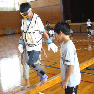 視覚障害の福祉体験学習の写真