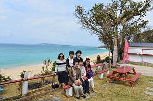 津堅島見学・・・本島よりフェリーで約３０分