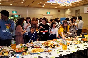 会食・歓談風景